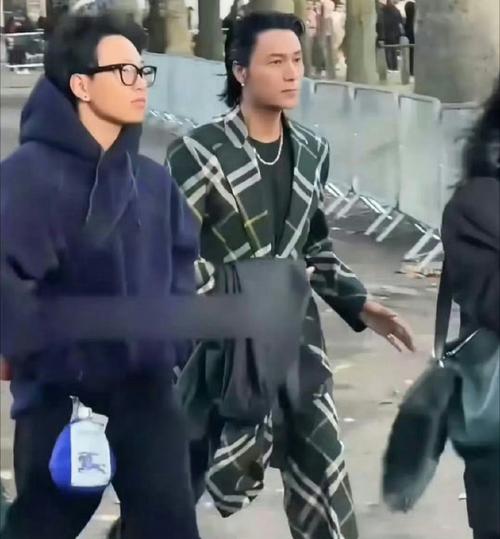 陈坤儿子大学毕业,陈坤儿子大学毕业 父子俩合照庆祝